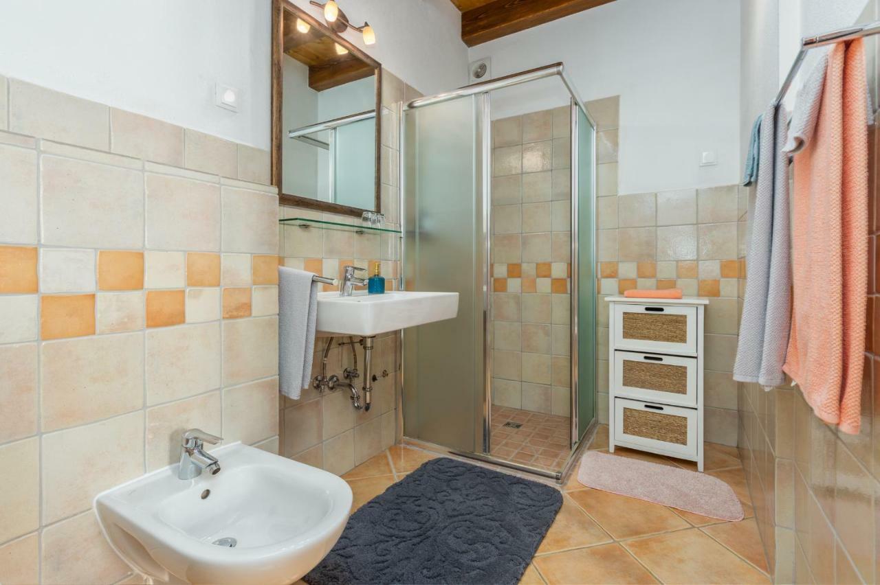 Apartamento Dvor strica Grge Kaštelir Exterior foto